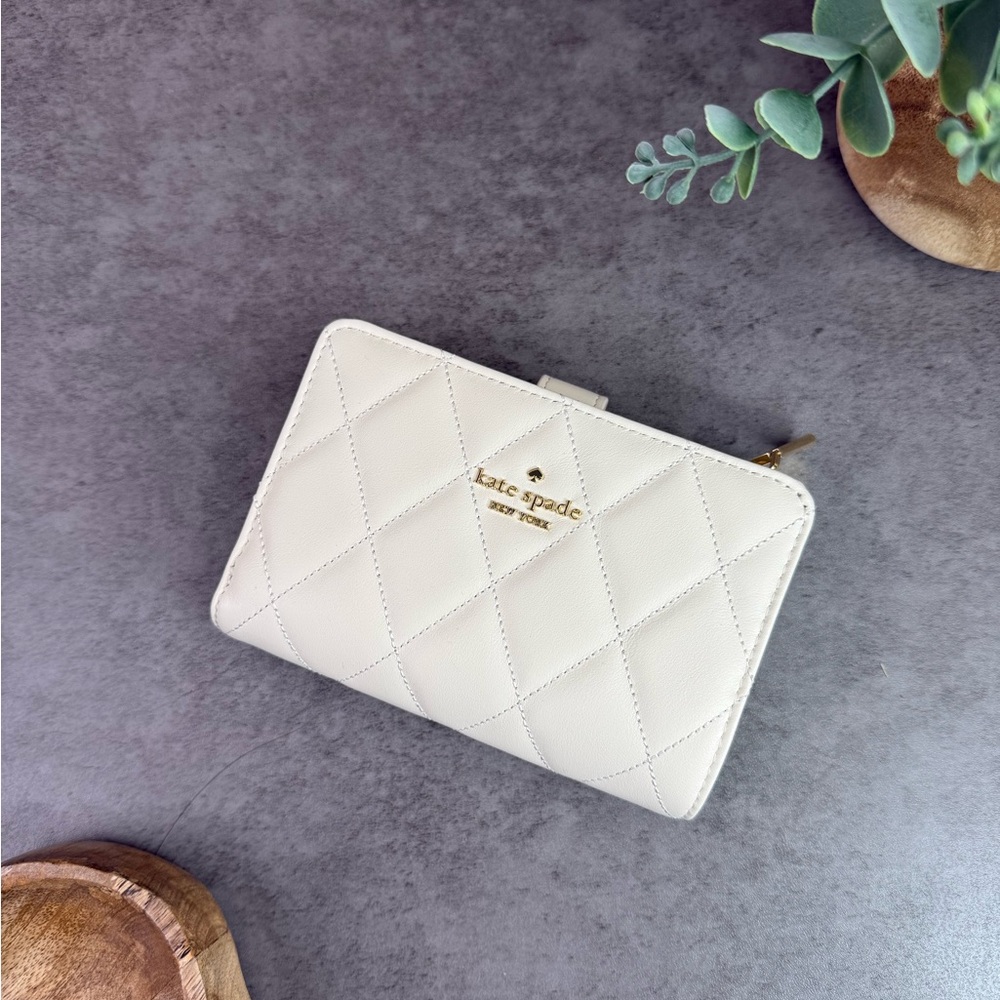 NWT Kate Spade Carey Medium Bifold Wallet Meringue KG424